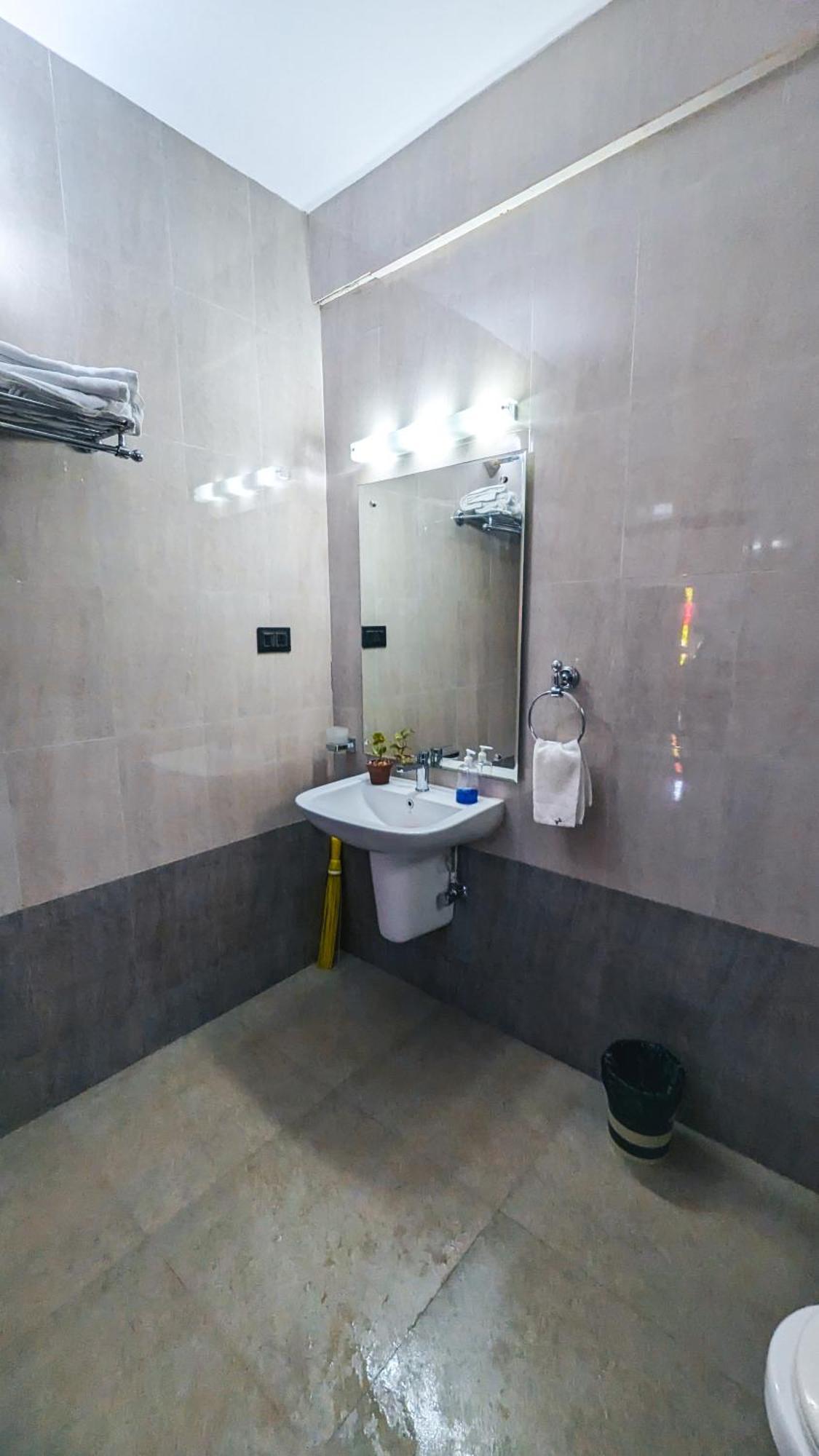 The First House By V3Homestay 4Bhk Private Pool 칼랑굿 외부 사진