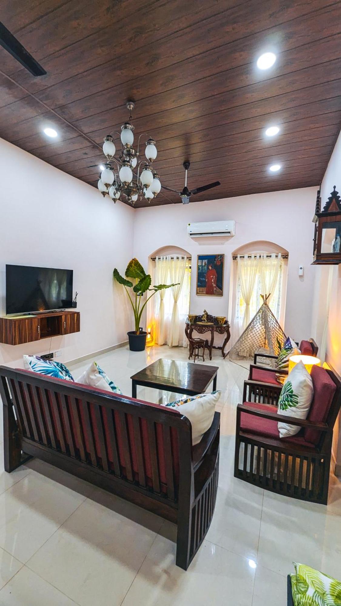 The First House By V3Homestay 4Bhk Private Pool 칼랑굿 외부 사진