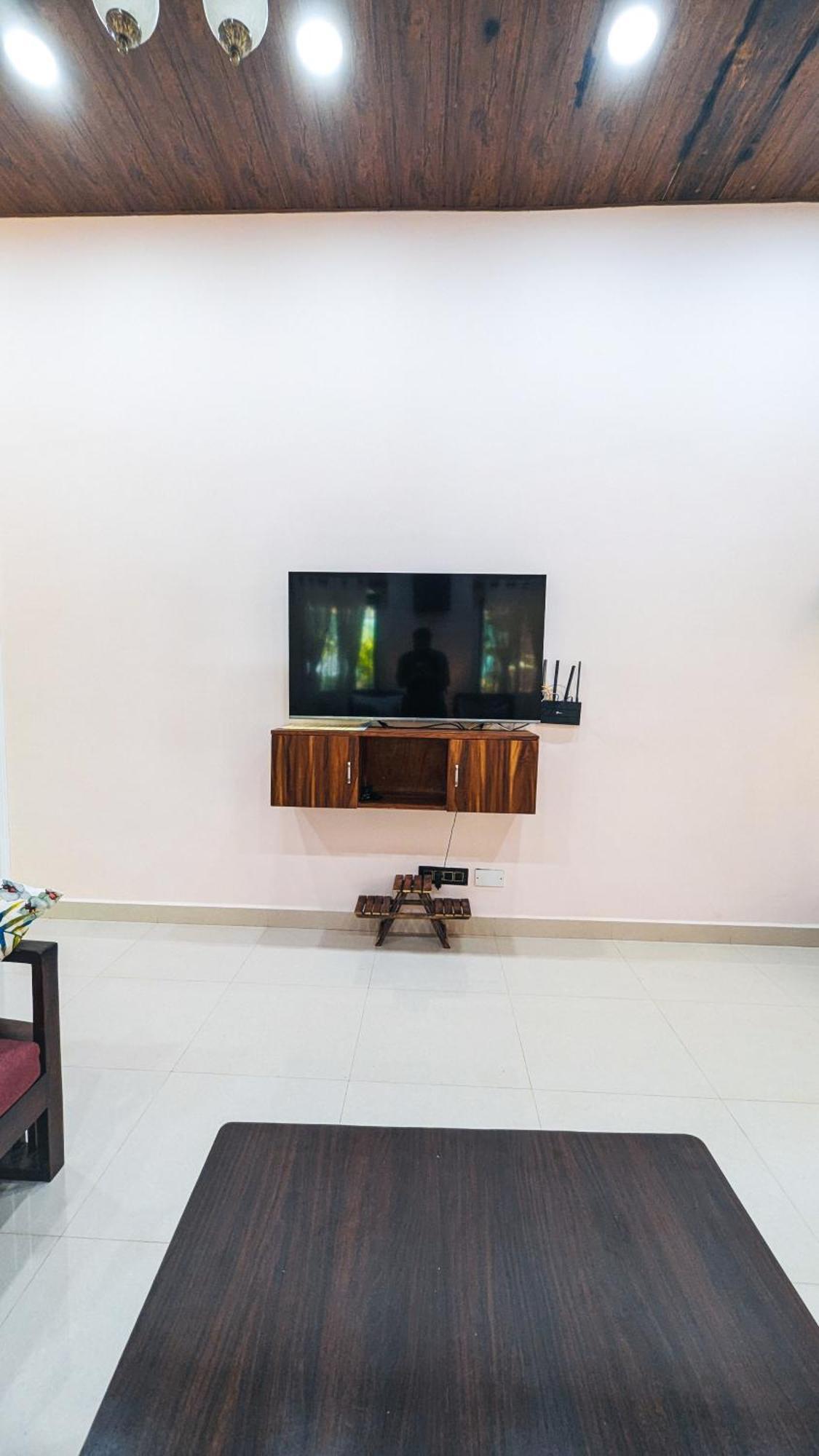 The First House By V3Homestay 4Bhk Private Pool 칼랑굿 외부 사진