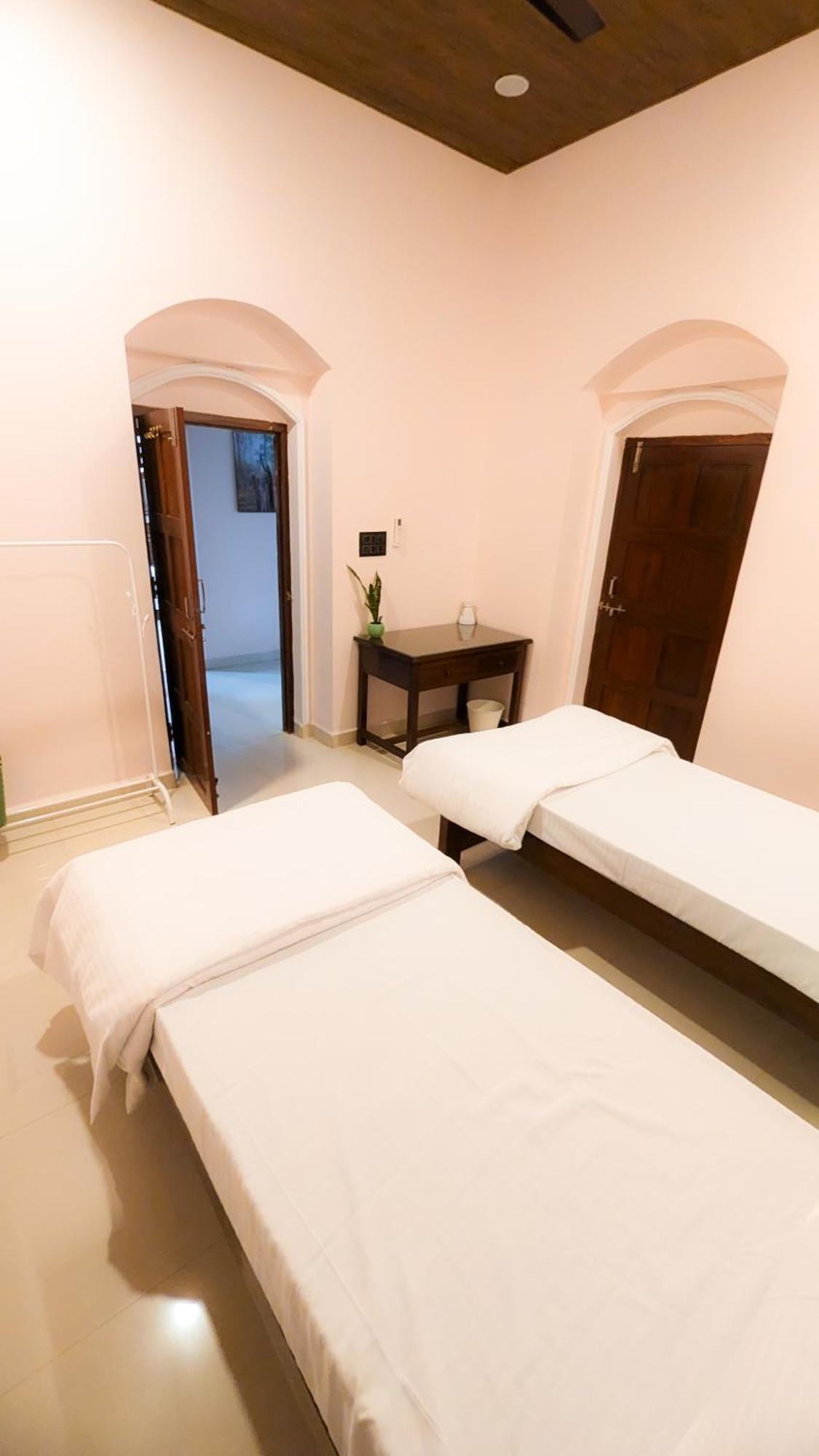 The First House By V3Homestay 4Bhk Private Pool 칼랑굿 외부 사진