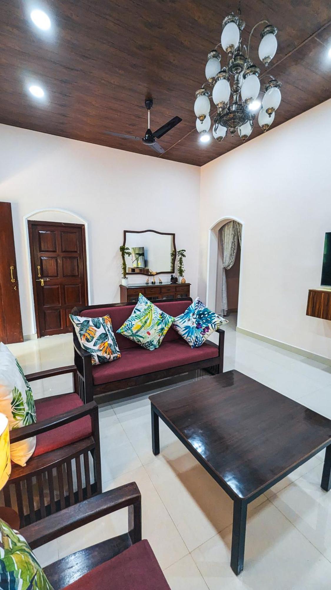 The First House By V3Homestay 4Bhk Private Pool 칼랑굿 외부 사진